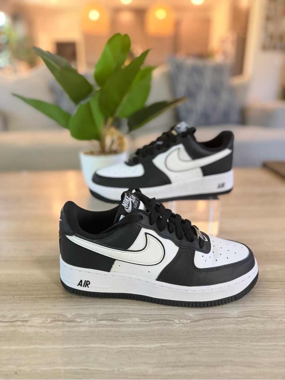 Nike Low-Top Air Force 1’s Panda